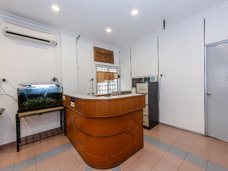 Oyo 1090 Hollitel Hotel Melaka 4
