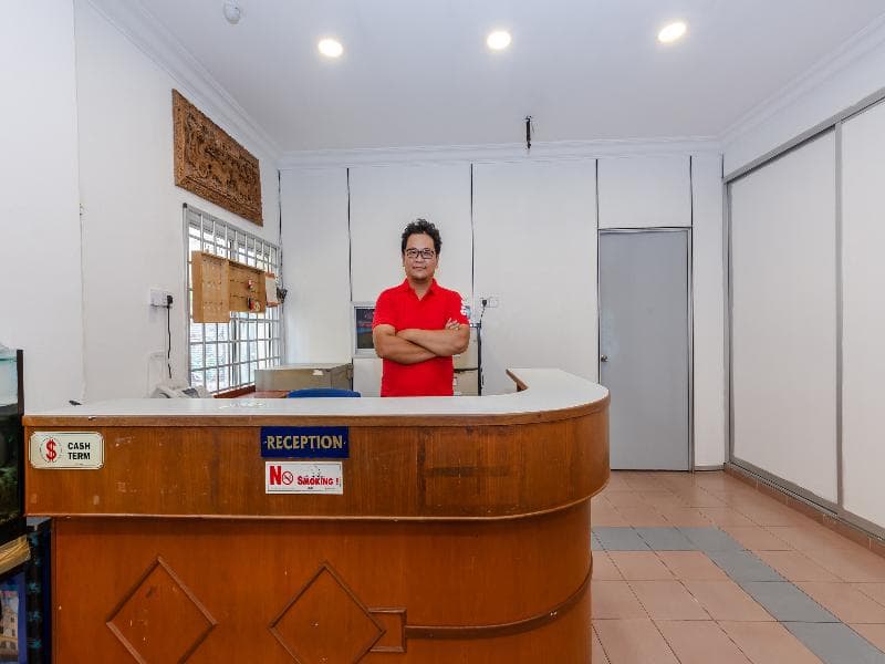 Oyo 1090 Hollitel Hotel Melaka 5