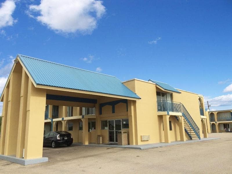 Americas Best Value Inn Schulenburg 4