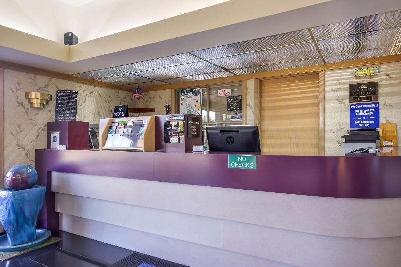 Americas Best Value Inn Phoenix Ashland photo 1