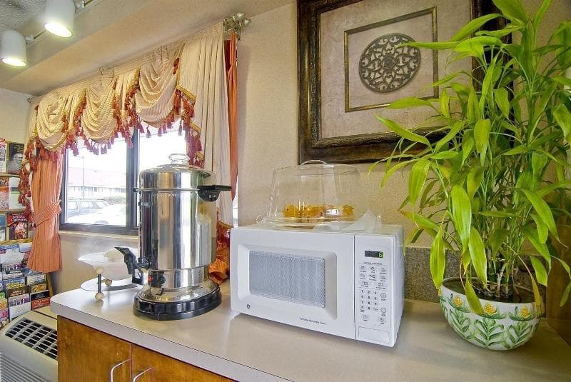 Americas Best Value Inn And Suites Little Rock photo 1