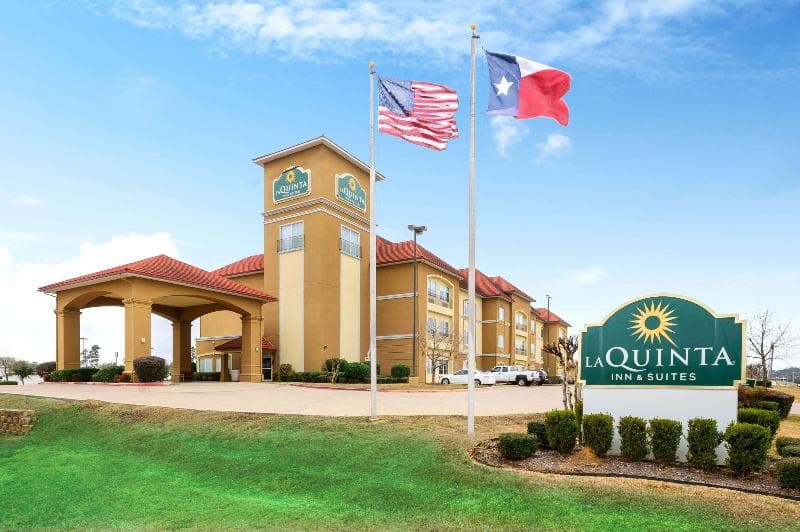 La Quinta Inn & Suites by Wyndham Longview North 1