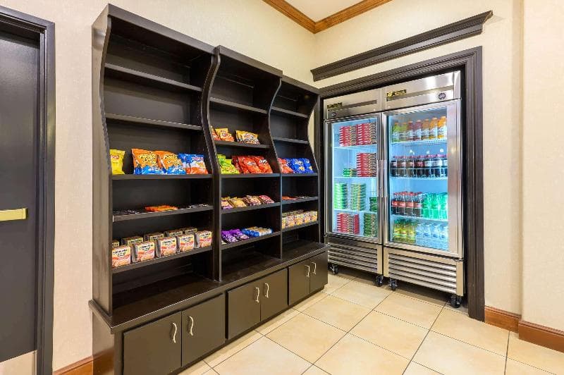 La Quinta Inn & Suites by Wyndham Longview North 3