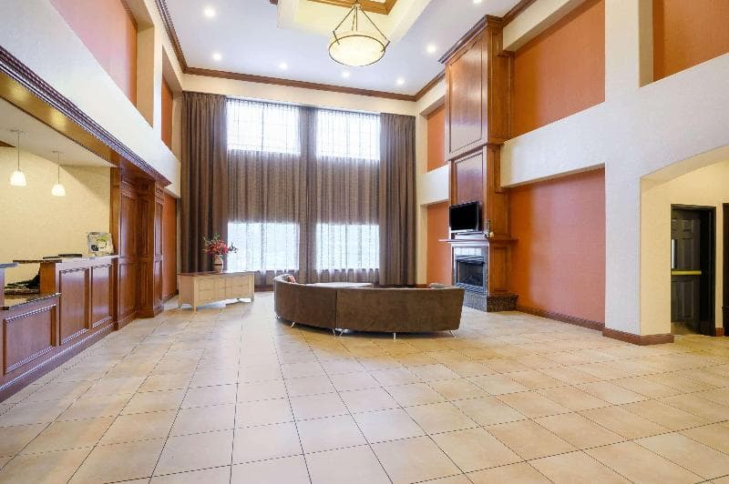 La Quinta Inn & Suites by Wyndham Longview North 4
