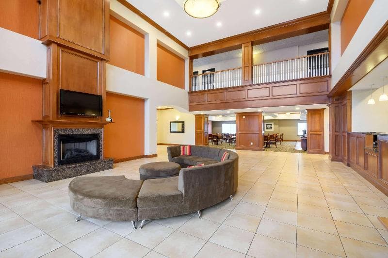 La Quinta Inn & Suites by Wyndham Longview North 5