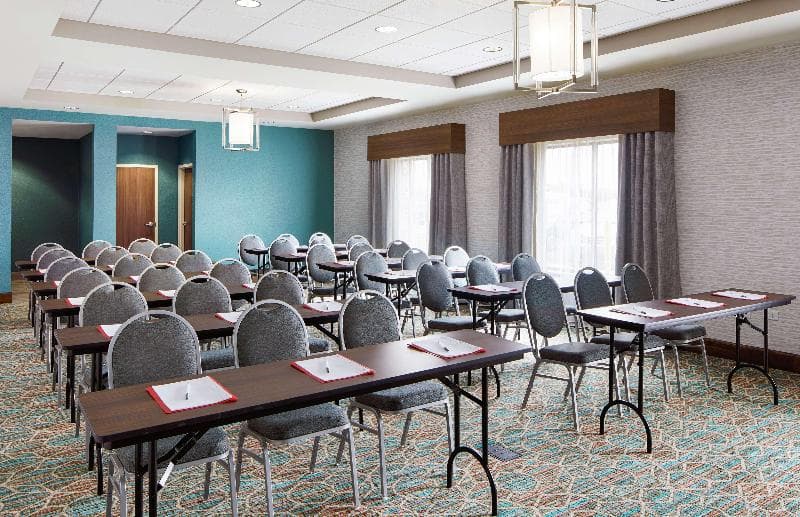 Hampton Inn & Suites Chicago Waukegan 1