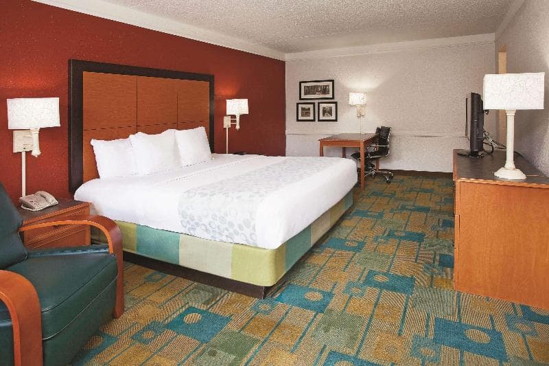 Howard Johnson By Wyndham Columbus Fort Moore 3