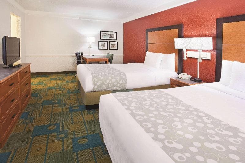 Howard Johnson By Wyndham Columbus Fort Moore 2