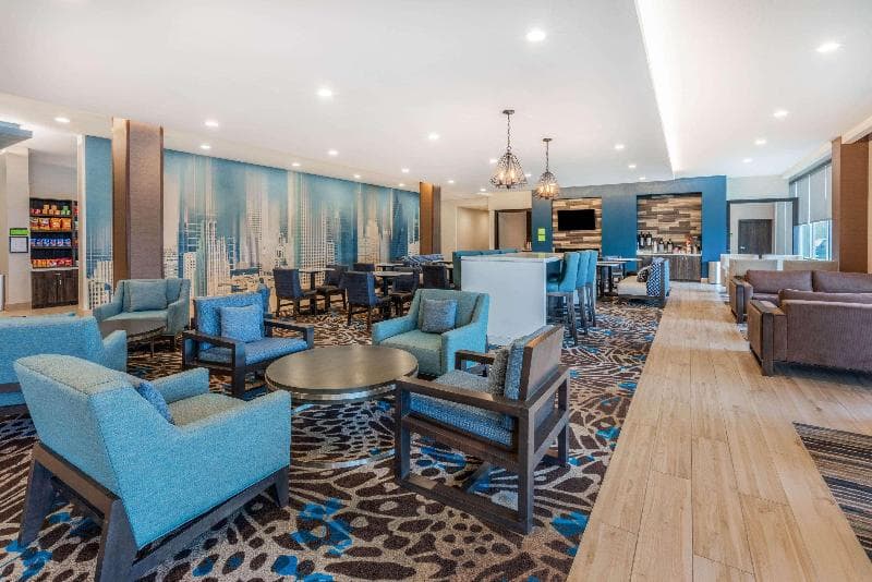 La Quinta Inn and Suites by Wyndham Houston Spring South 3