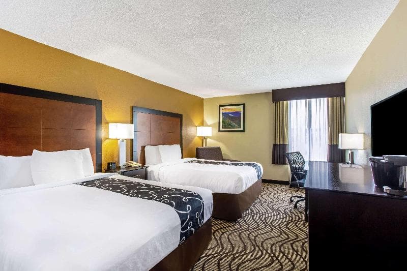 La Quinta Inn & Suites by Wyndham Wytheville 5