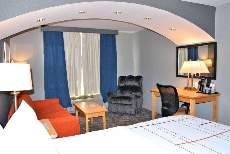 La Quinta Inn & Suites Rochester 5