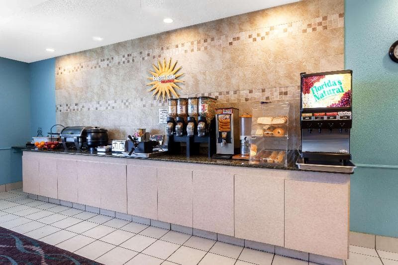 La Quinta Inn & Suites by Wyndham Kerrville 3