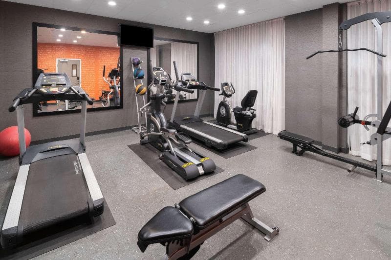 La Quinta Inn & Suites by Wyndham Forsyth 3