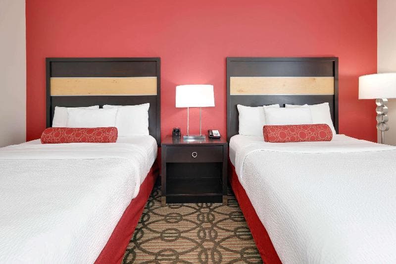 La Quinta Inn & Suites by Wyndham Starkville at MSU 4