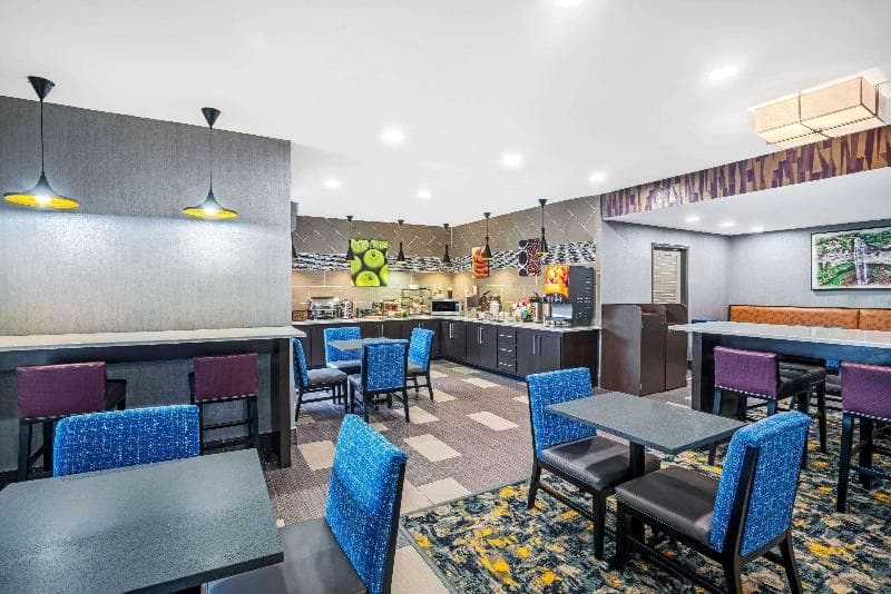 La Quinta Inn & Suites by Wyndham Cookeville 3