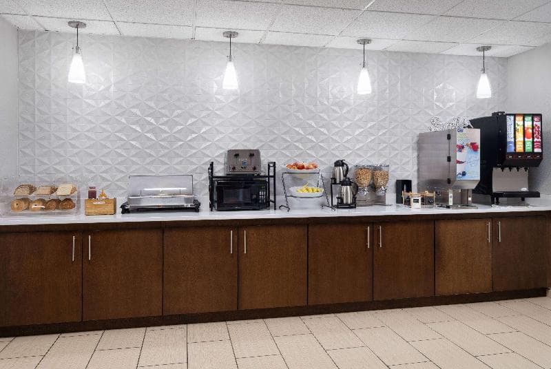 La Quinta Inn & Suites by Wyndham Knoxville Airport 3