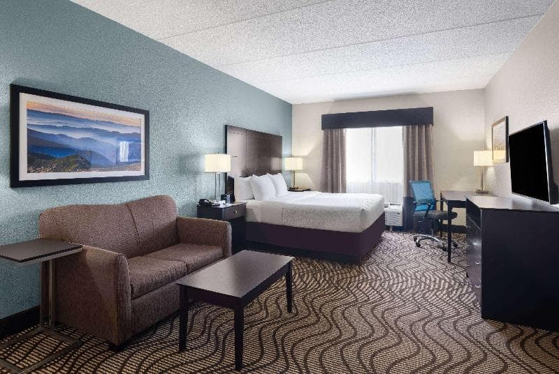 La Quinta Inn & Suites by Wyndham Knoxville Airport 5