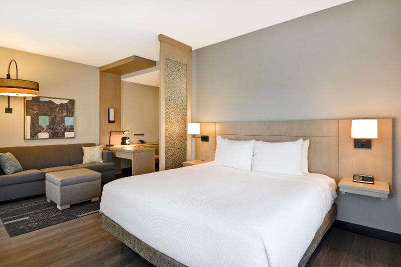 Hyatt Place Fresno 4