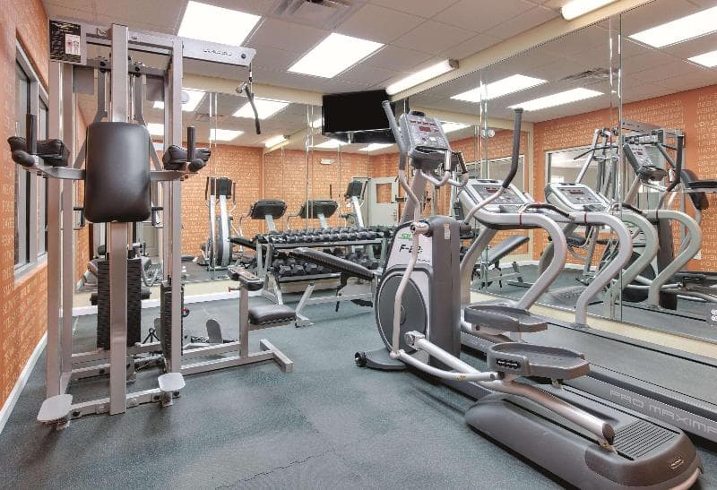 La Quinta Inn & Suites by Wyndham Corsicana 2