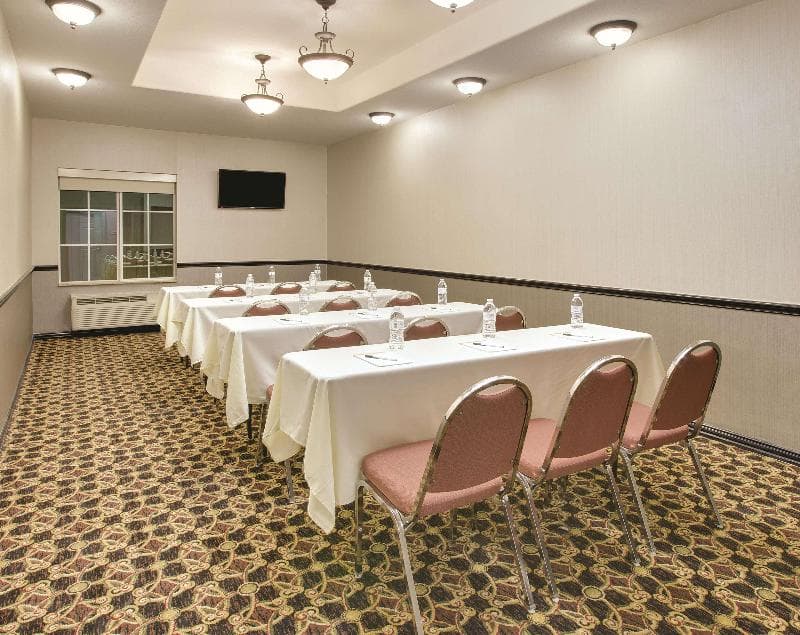 La Quinta Inn & Suites by Wyndham Corsicana photo 1