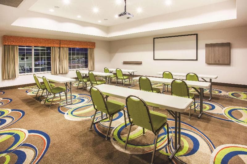 La Quinta Inn & Suites by Wyndham St. Paul-Woodbury photo 1