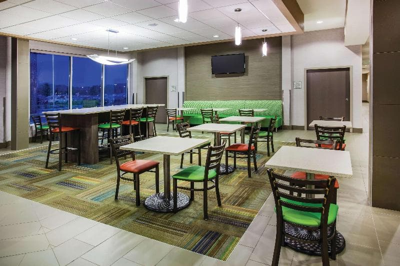 La Quinta Inn & Suites by Wyndham St. Paul-Woodbury 3