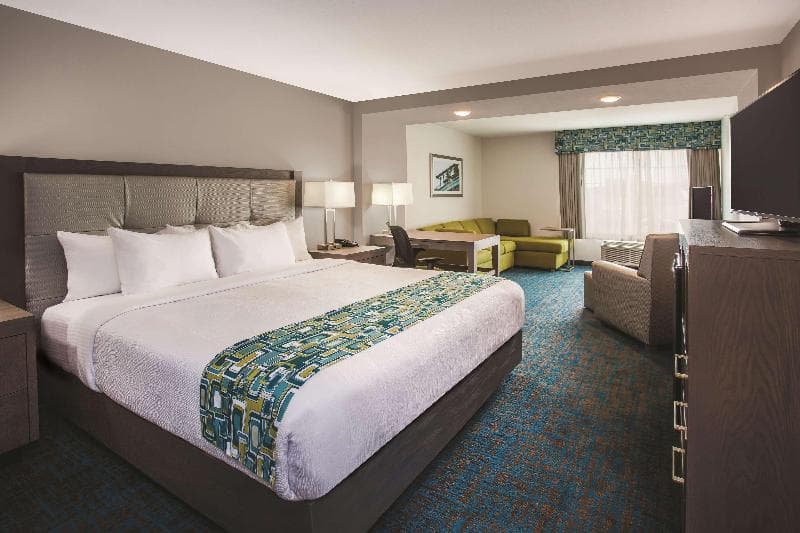 La Quinta Inn & Suites by Wyndham St. Paul-Woodbury 5