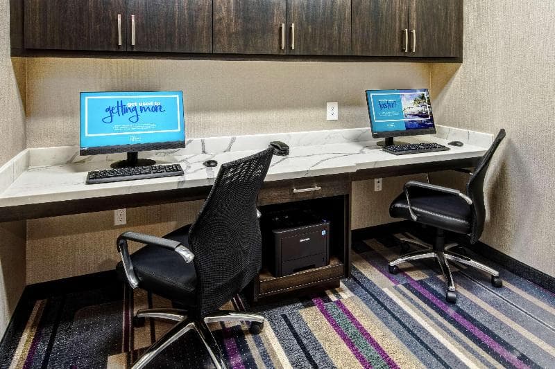 Hampton Inn Fresno Airport photo 1