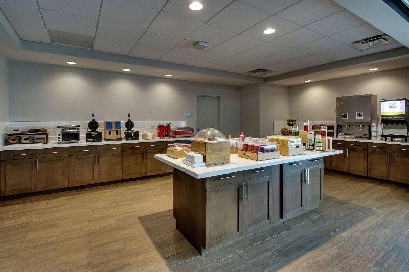 Hampton Inn & Suites Southport 3