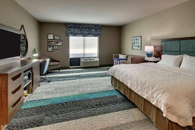 Hampton Inn & Suites Southport 4