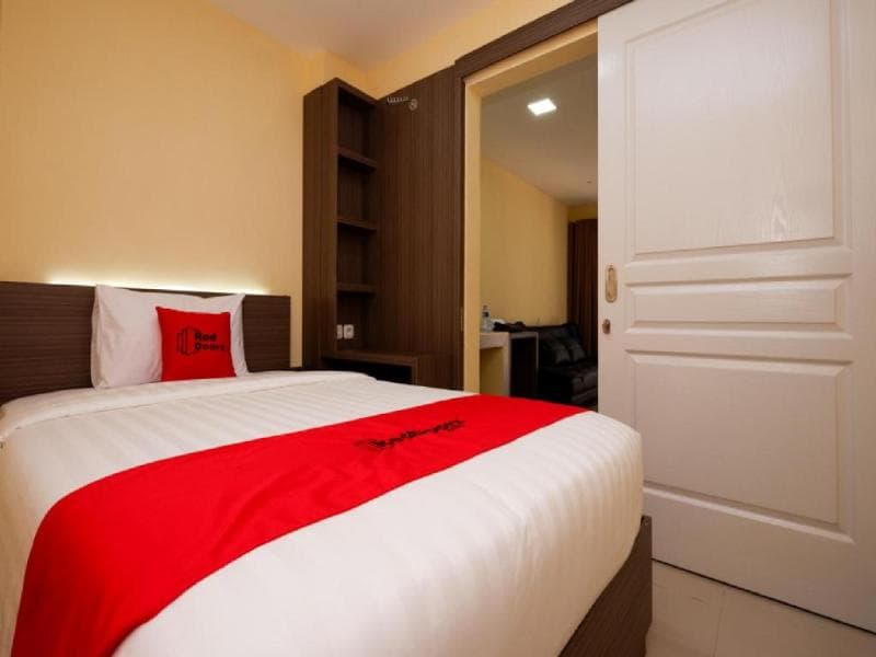 Reddoorz Plus Near Paragon Mall Semarang 4