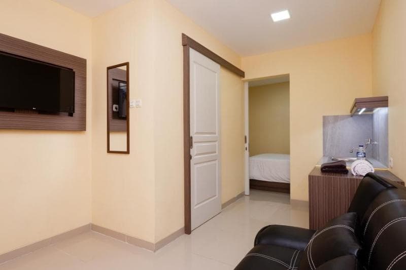 Reddoorz Plus Near Paragon Mall Semarang 2