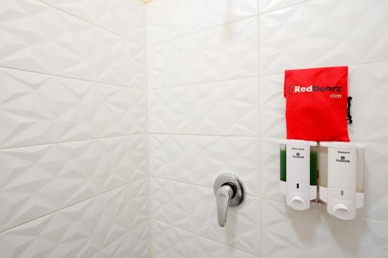 Reddoorz Plus Near Paragon Mall Semarang 3