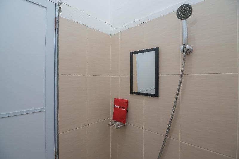 Reddoorz Near Hang Nadim Batam Airport photo 1
