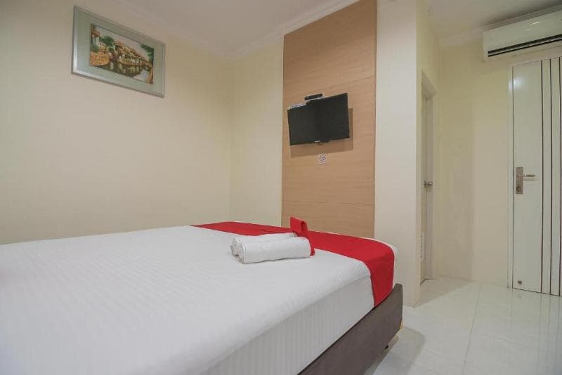Reddoorz Near Mt Haryono Semarang 2