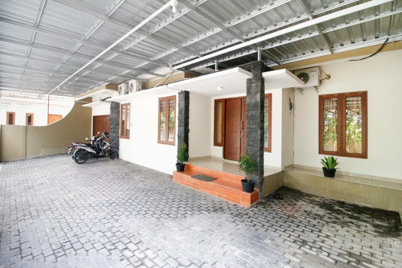Reddoorz @ Jalan Palagan 5