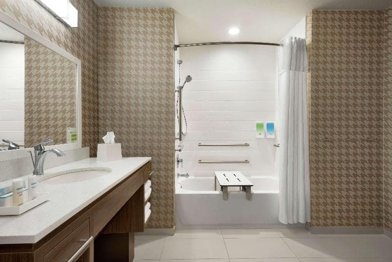 Home2 Suites by Hilton Bismarck 4