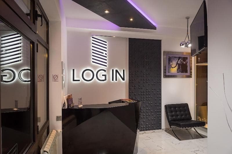 Log In Rooms 3
