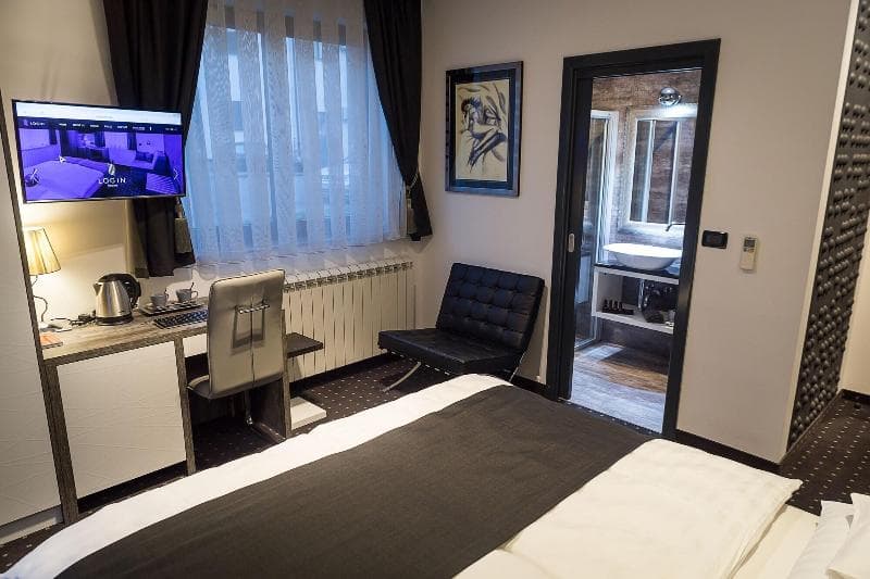 Log In Rooms 5