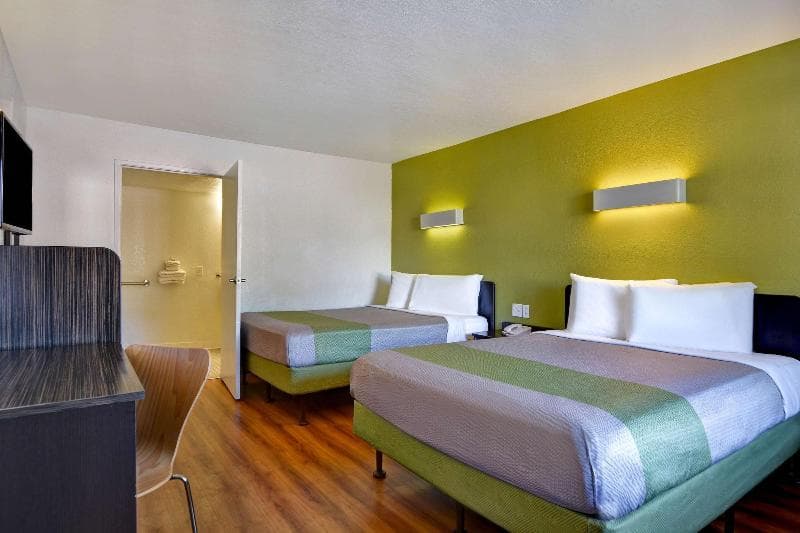 Motel 6 Destin 3