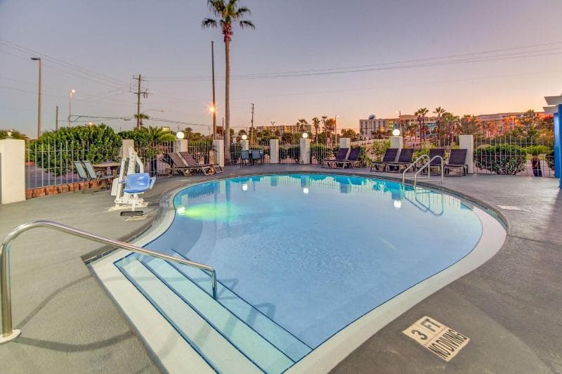 Emerald Coast Inn & Suites main