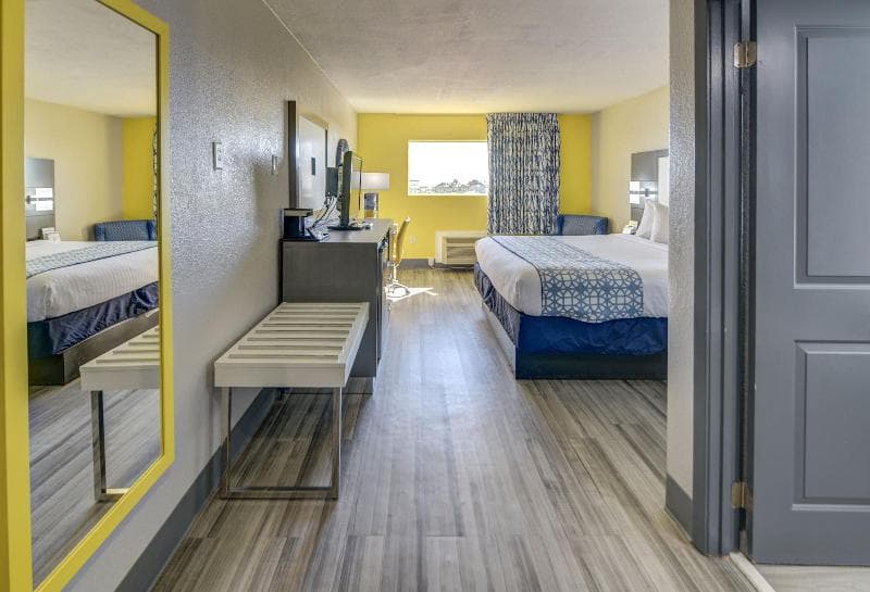 Emerald Coast Inn & Suites 3