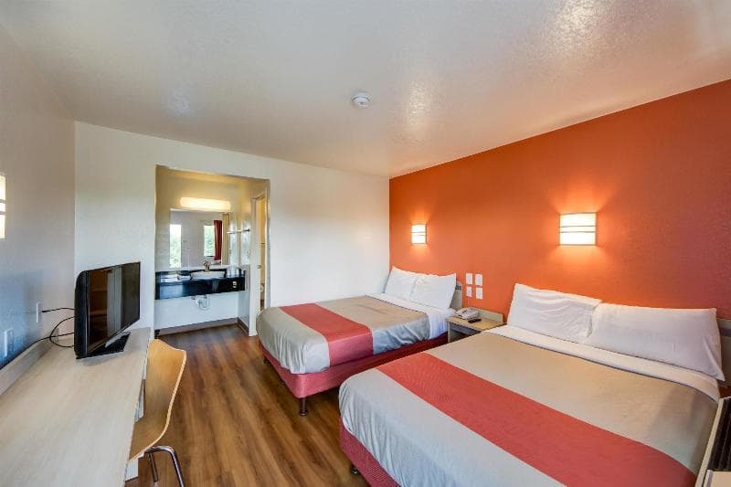 Motel 6 Lakeland 2