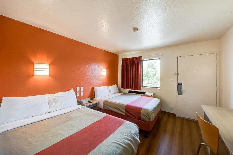 Motel 6 Lakeland 4