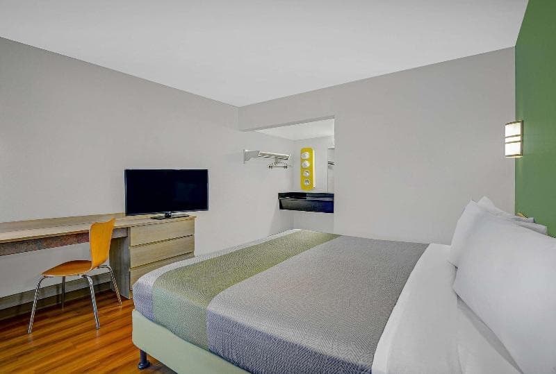 Motel 6 Tallahassee-Downtown 2