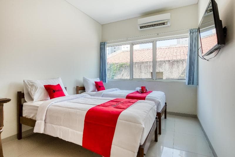 Reddoorz Near Ciputra World 3 2