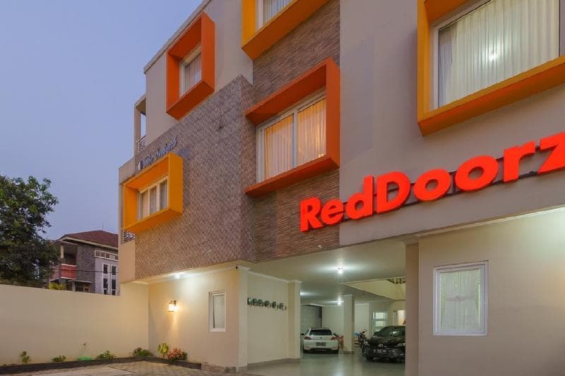 Reddoorz Near Taman Makam Pahlawan Cikutra photo 1