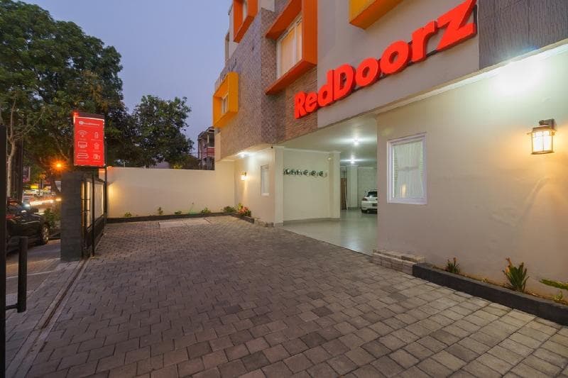 Reddoorz Near Taman Makam Pahlawan Cikutra 2