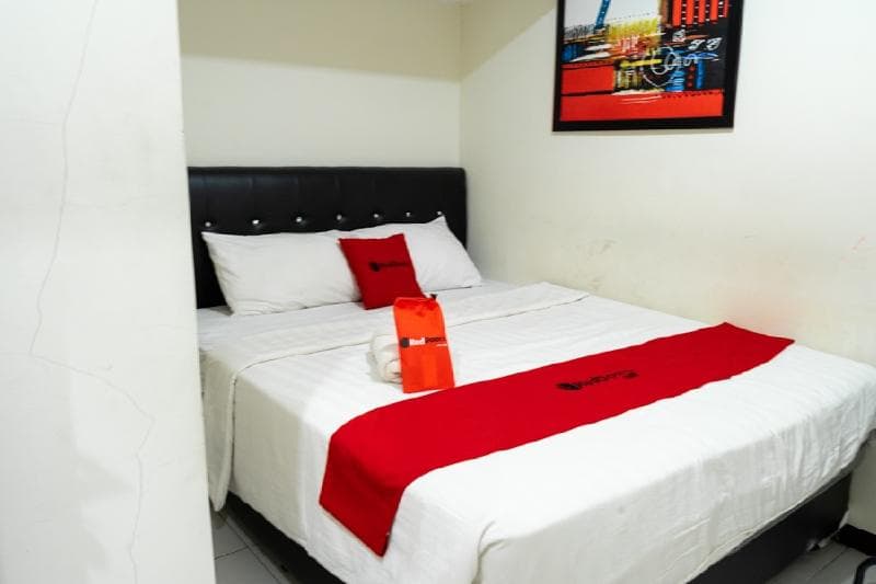 Reddoorz Near Setrasari Mall 4 4