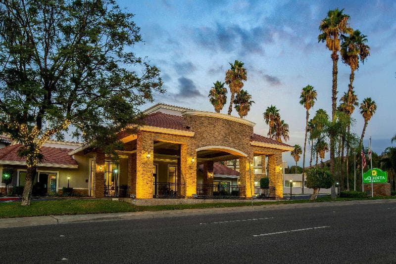La Quinta Inn & Suites By Wyndham Pomona 3